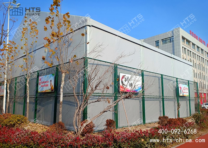 羽毛球篷房建設(shè)為球員們撐起一片不受風(fēng)雨干擾的運(yùn)動(dòng)空間